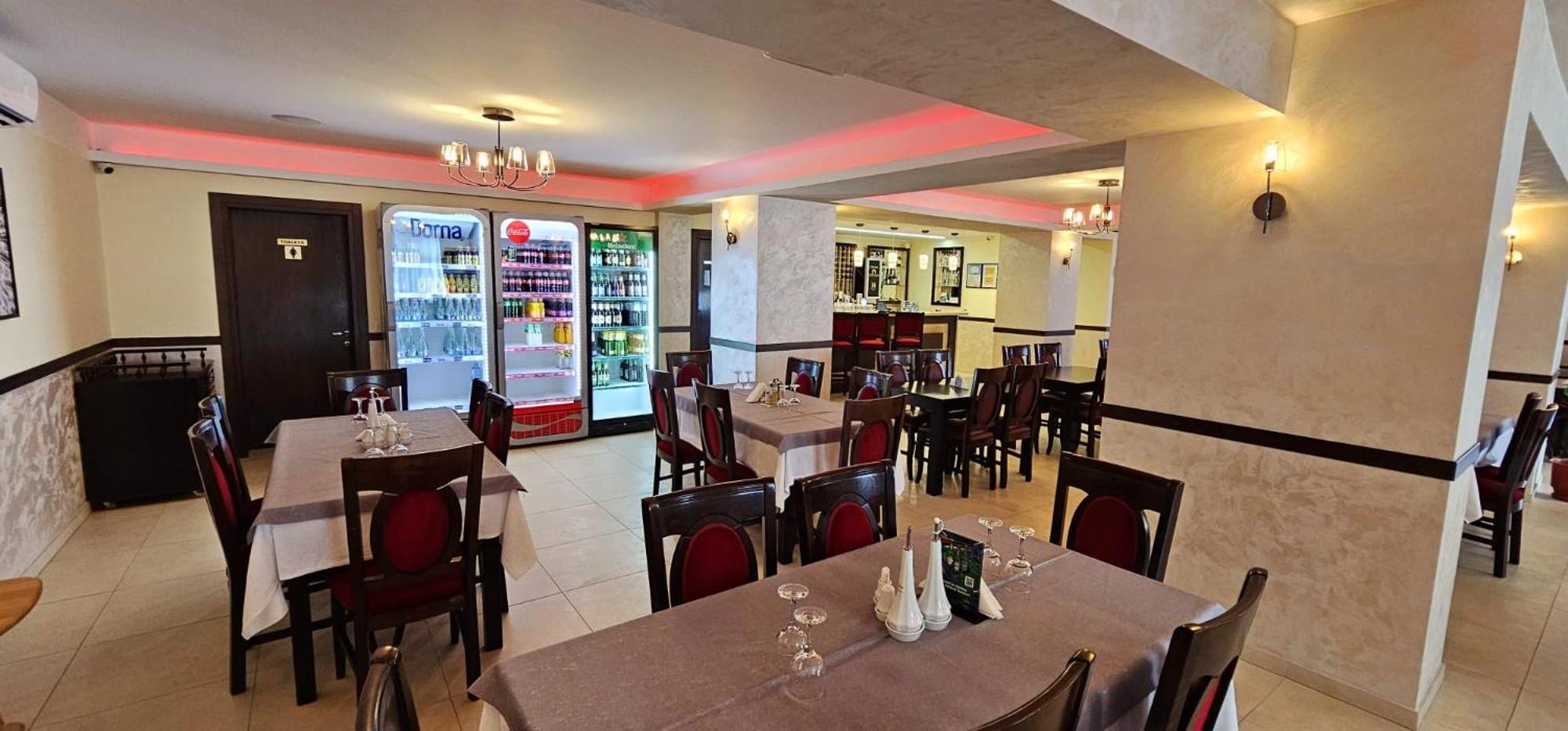 Pensiune Restaurant Pizzerie 2 Pauni Borşa Exteriér fotografie